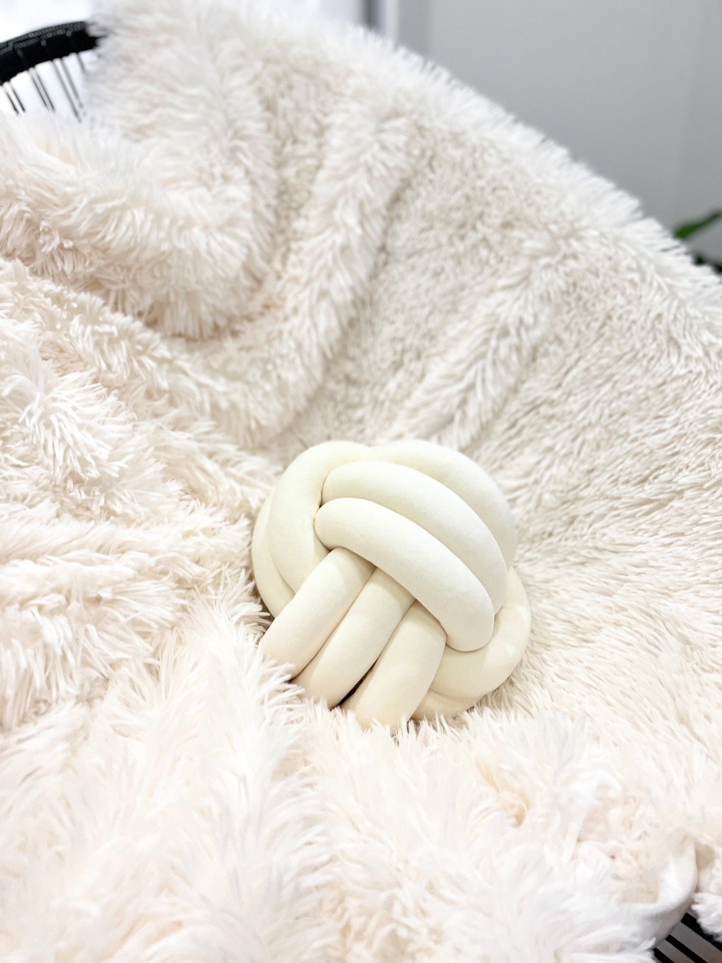 sofa-furniture-cushions-Cover-Pillow-Throw Blankets