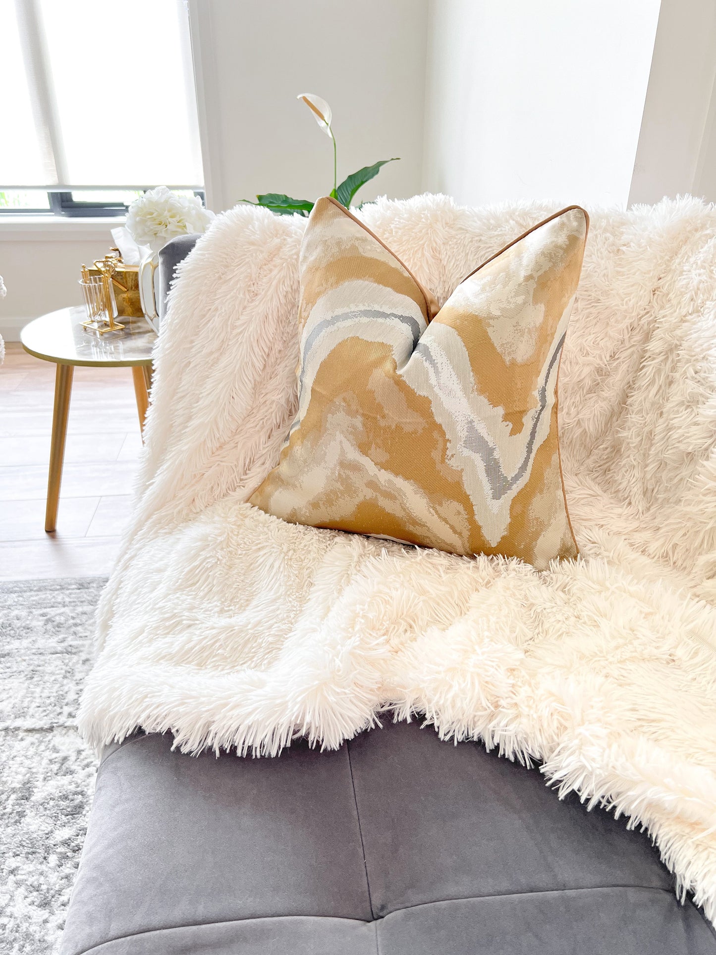 sofa-furniture-cushions-Cover-Pillow-Throw Blankets