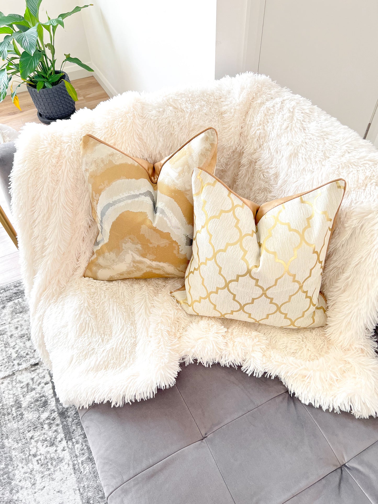 sofa-furniture-cushions-Cover-Pillow-Throw Blankets