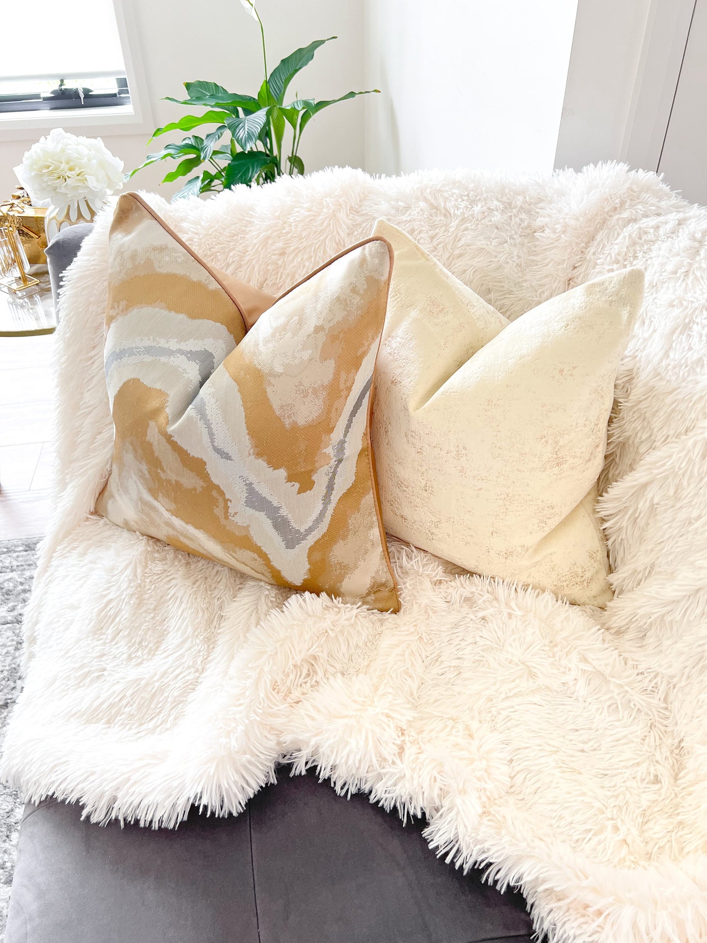 sofa-furniture-cushions-Cover-Pillow-Throw Blankets