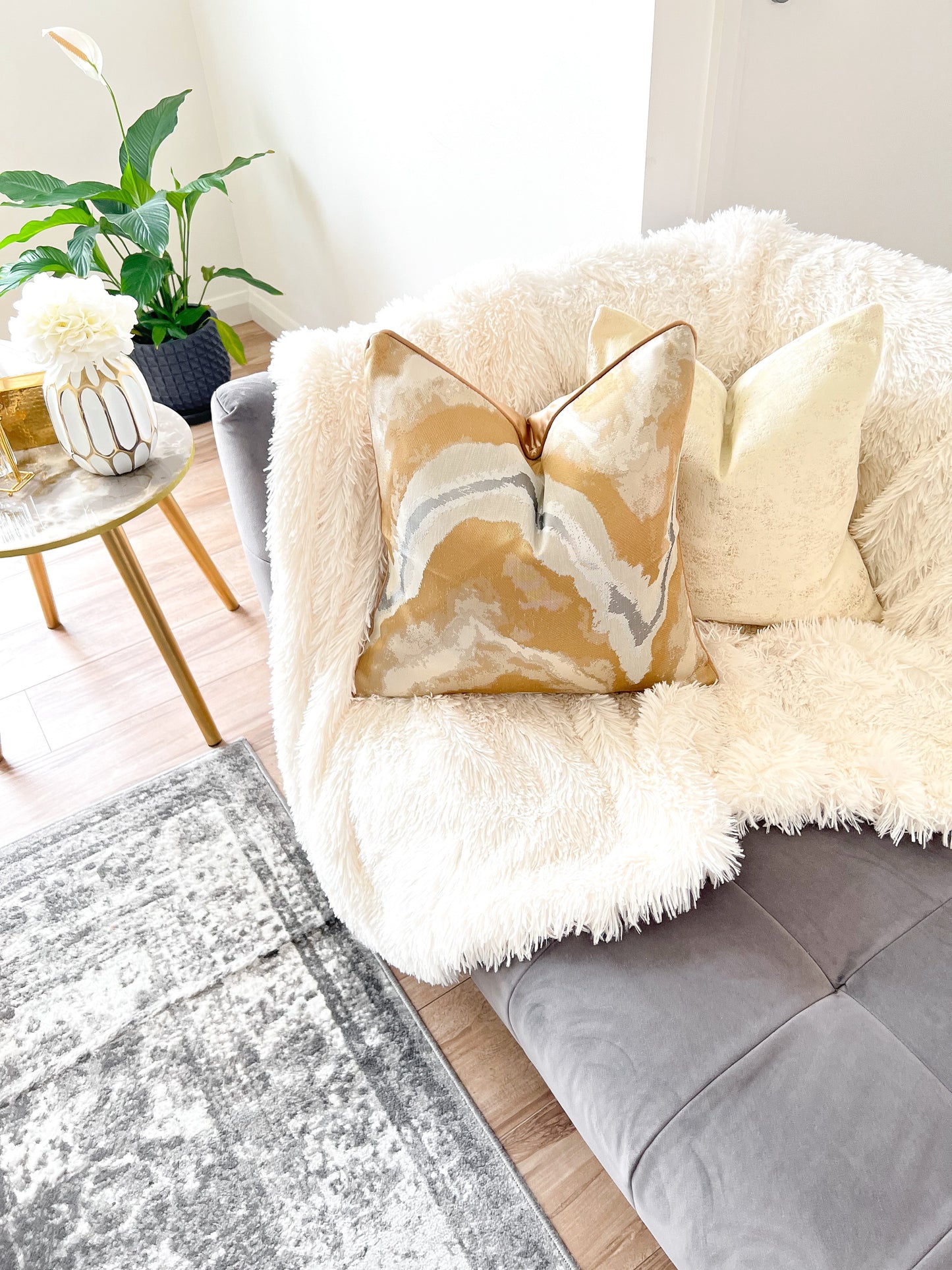 sofa-furniture-cushions-Cover-Pillow-Throw Blankets