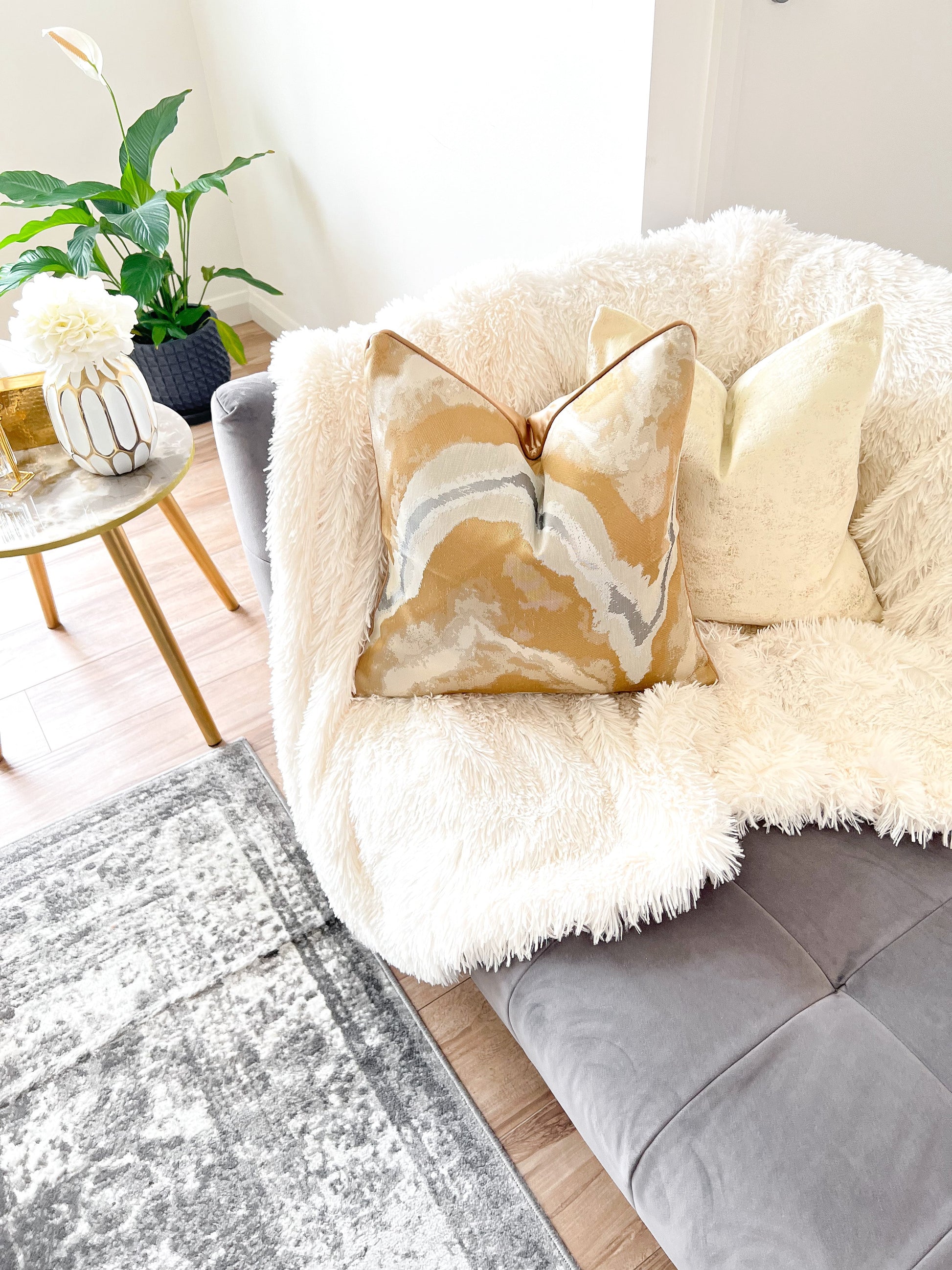 sofa-furniture-cushions-Cover-Pillow-Throw Blankets